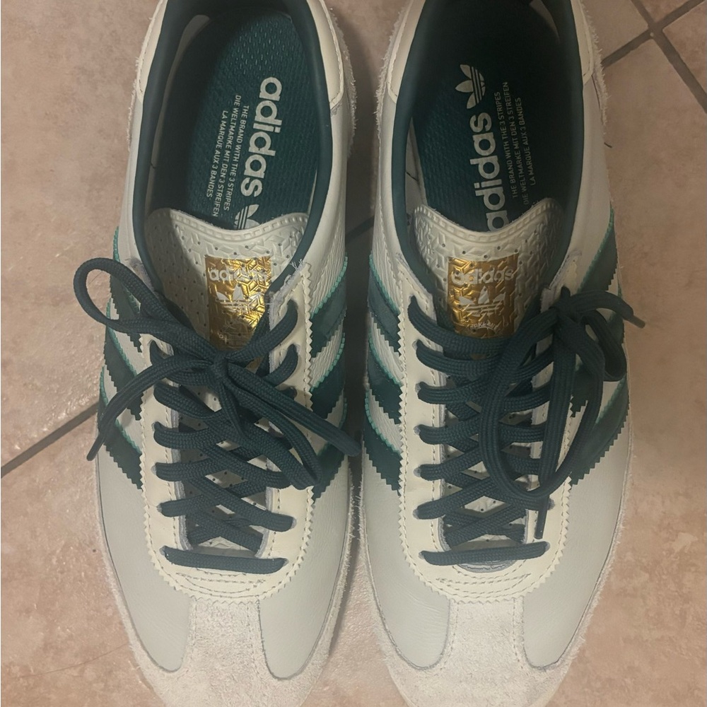 Adidas SL72 White and Green Sneakers men’s size 8(US)